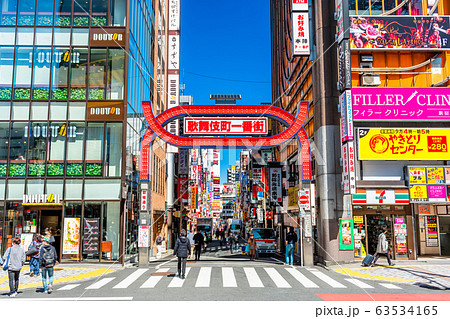 東京　新宿　歌舞伎町（一番街通り） 63534165