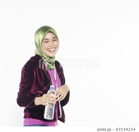 Portrait of a active healthy hijab woman drinking 63534254