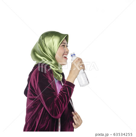 Portrait of a active healthy hijab woman drinking 63534255