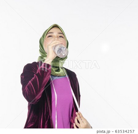 Portrait of a active healthy hijab woman drinking 63534257