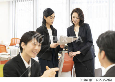 ビジネスシーンイメージ 打ち合わせ ビジネスシーンイメージ 打ち合わせ 63535268