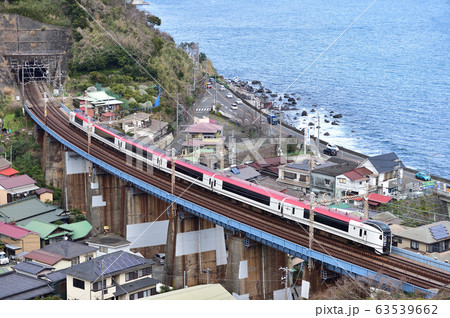東海道本線　早川－根府川　JR東日本　E259系　Ne002編成（鎌倉）　『マリンエクスプレ踊り子』 63539662