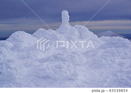 蔵王山刈田岳の山頂標柱 蔵王山刈田岳の山頂標柱 63539854