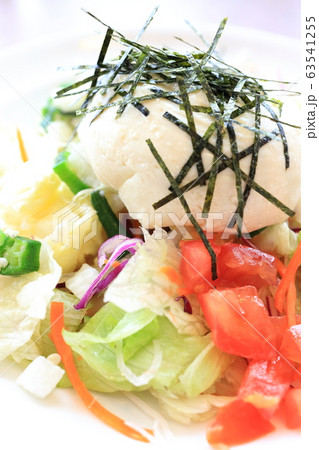 おいしい豆腐と山芋のヘルシーサラダ 63541255
