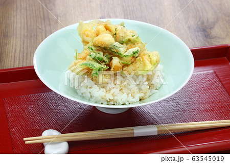 小柱と三つ葉のかき揚げ丼 小柱と三つ葉のかき揚げ丼 63545019