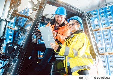 Team in beverage logistics on deployment briefing 63546508