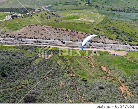 Para-glider over the top of the mountain during summer sunny day Para-glider over the top of the mountain during summer sunny day 63547052