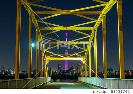 夜景　東四つ木非難橋から東京スカイツリーを望む 63551749