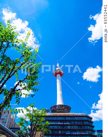 京都タワーと新緑 63552441