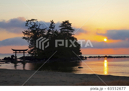 恋路海岸の夜明け、石川県鳳珠郡能登町にて 63552677