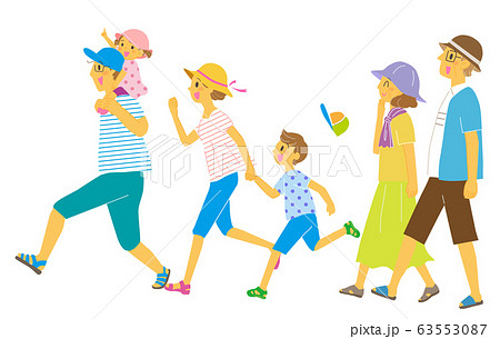 横を向いて走る歩く夏服の３世帯家族のイラスト素材