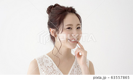 女性　美容　歯　ホワイトニング 63557865