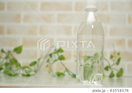 ペットボトル 水 ペットボトル 水 63558376