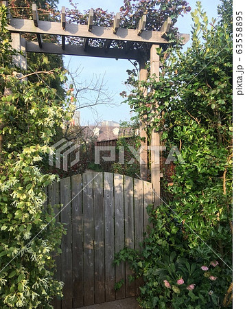 イギリス風・秘密の扉 63558895