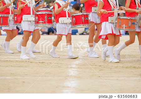 運動会 鼓笛隊 マーチングバンド 保育園 幼稚園の写真素材 [63560683