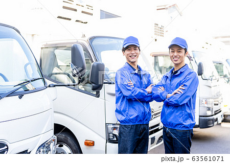 若い男性、運送、トラック 若い男性、運送、トラック 63561071