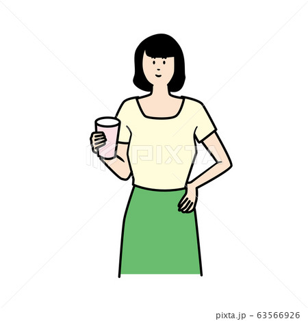 コップをもつ女性 コップをもつ女性 63566926