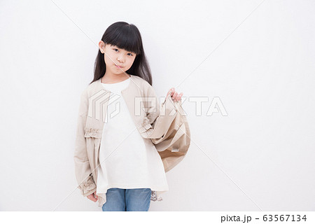 おしゃれな小学3年生の女の子 おしゃれな小学3年生の女の子 63567134