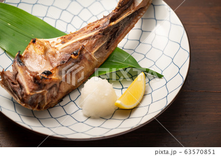 鮪のカマの塩焼きの写真素材
