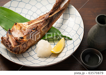 鮪のカマの塩焼き 63570879