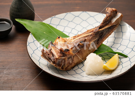 鮪のカマの塩焼き 鮪のカマの塩焼き 63570881
