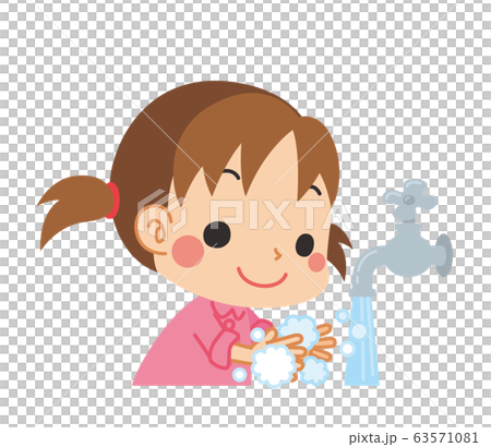 ハンドソープで手を洗う小さな女の子 63571081