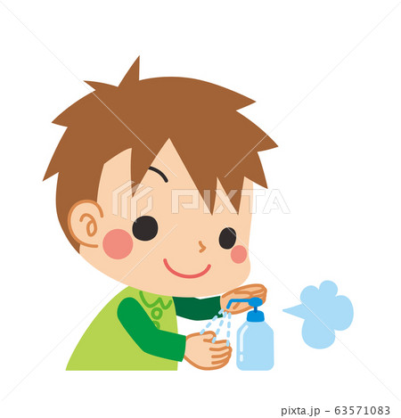 手をアルコール消毒する小さな男の子 63571083
