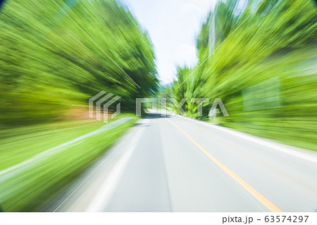 車窓より流れる景色 63574297