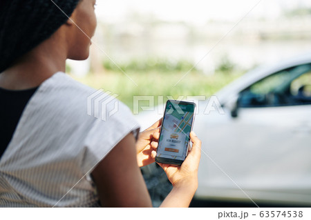 Female driver accepting new request 63574538