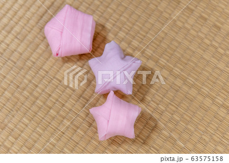 3つ並んだ星の形にした腰紐 63575158
