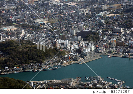 山口県下関市の漁港 63575297