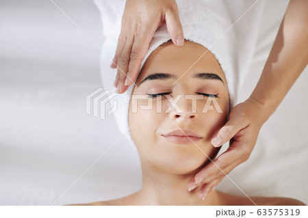 Rejuvenating face massage 63575319