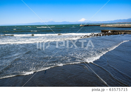 神奈川県　江ノ島　湘南海岸 63575715