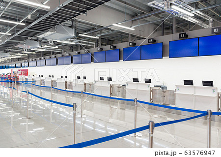 閑散とした中部国際空港・第二ターミナル国際線チェックインカウンター・2020年3月 63576947