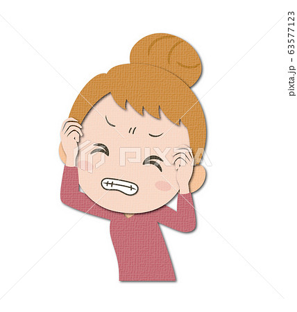 イライラして頭をかく女性 イライラして頭をかく女性 63577123
