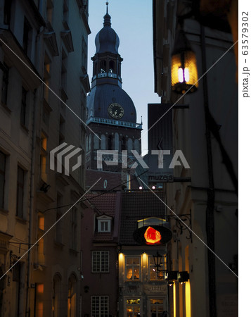 夕方のリガ歴史地区 リガ大聖堂 Riga Cathedral at evening, Latvia 夕方のリガ歴史地区 リガ大聖堂 Riga Cathedral at evening, Latvia 63579302