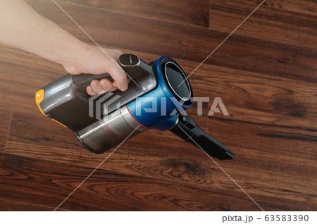 Cleaning floor from dust 63583390