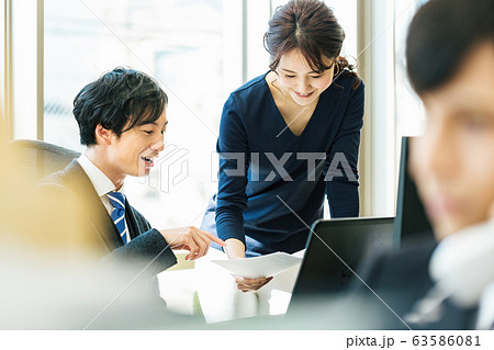 ビジネス オフィス 相談 上司 部下 63586081