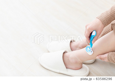 ルームウェアの女性 ルームウェアの女性 63586296