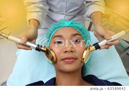 Treatment on Asian Woman as patient to make skin 63589042
