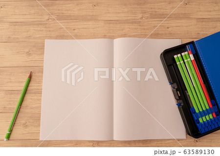 ノートと筆箱 63589130