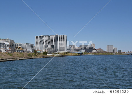 荒川区南千住のマンション群と公園と隅田川 白鬚橋からの展望 荒川区南千住のマンション群と公園と隅田川 白鬚橋からの展望 63592529
