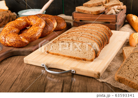 Tasty bagel with slices of bread Tasty bagel with slices of bread 63593341