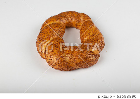 Bagel on table with white background Bagel on table with white background 63593890