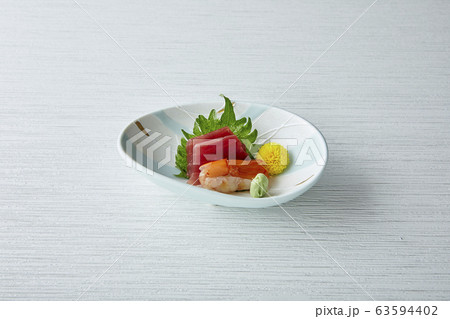 マグロと海老のお刺身 63594402