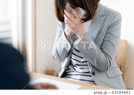 女性 泣く 面談 女性 泣く 面談 63594891