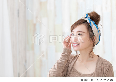 ルームウェアの女性 ルームウェアの女性 63595230