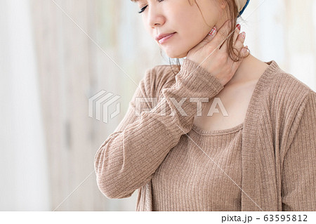 ルームウェアの女性 ルームウェアの女性 63595812