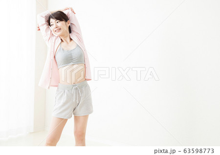 女性 ダイエット フィットネス スポーツ エクササイズ 女性 ダイエット フィットネス スポーツ エクササイズ 63598773