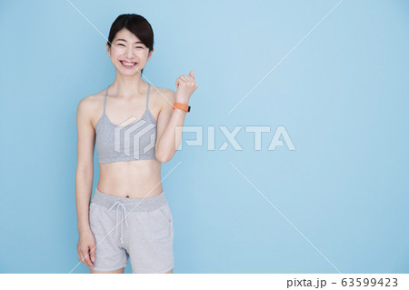 女性　ダイエット　フィットネス　スポーツ　エクササイズ 63599423